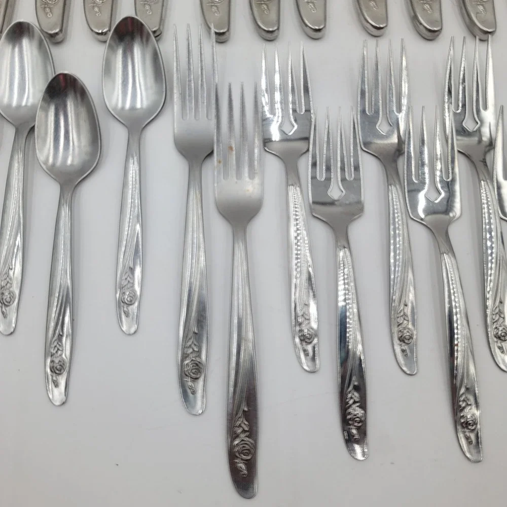 33 Pc VTG Roseanne Pattern Stainless Steel Flatware Set Rose Floral Design‎